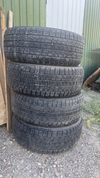 Шины зимние  на Toyota Camry 50.