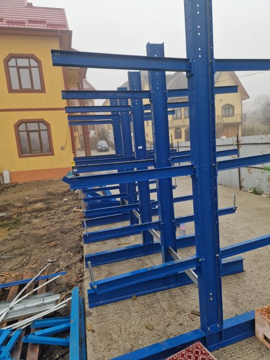 Ansamblu rafturi cantilever depozitare țevi profile lungi