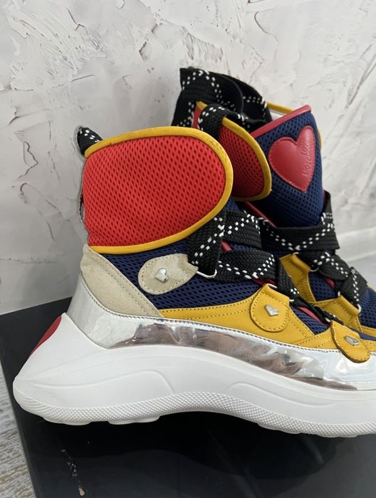 Love Moschino сникърси ,Balenciaga ботш