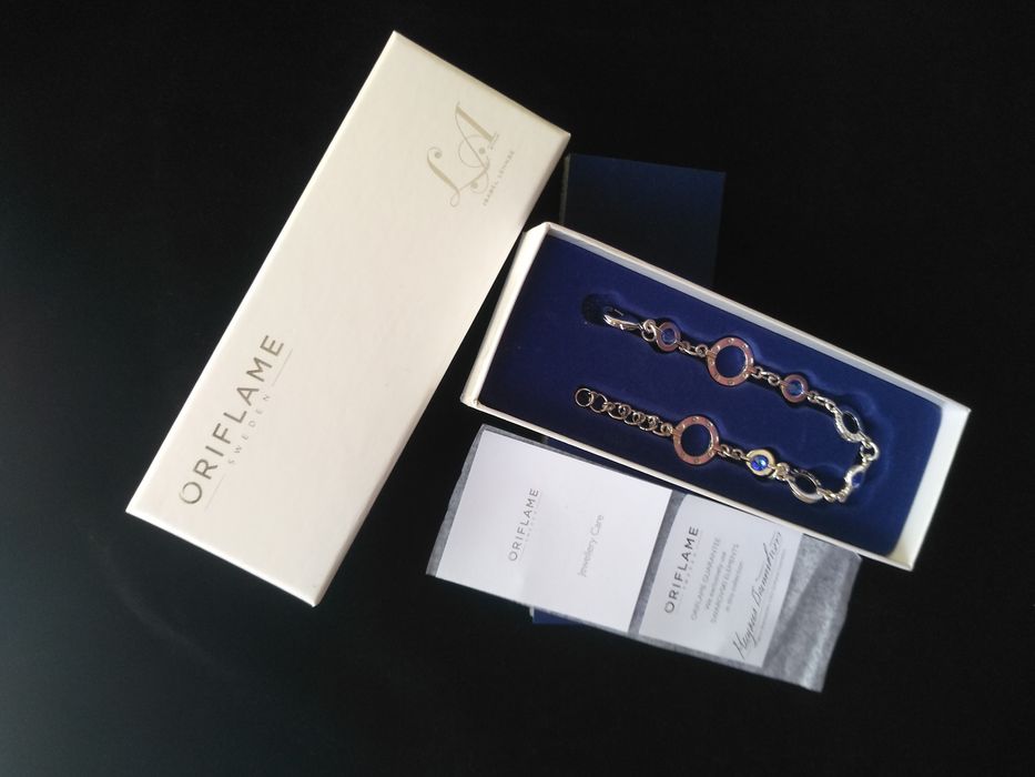 Чисто нова Гривна с елементи Сваровски, подходяща за подарък