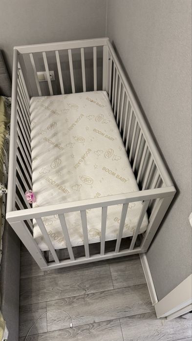 Манеж-кровать с матрасом