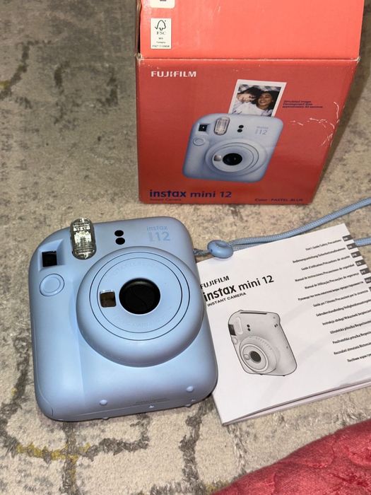 продаю Instax Mini 12