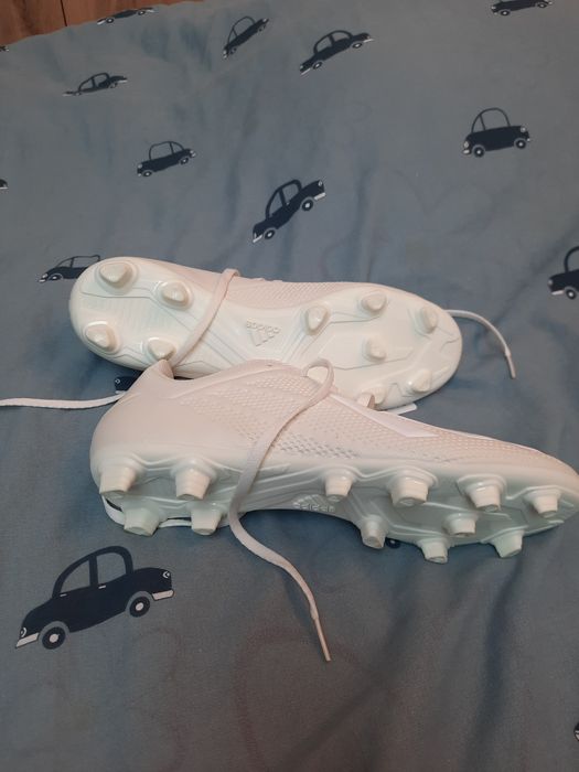 Ghete fotbal adidas noi marime 41