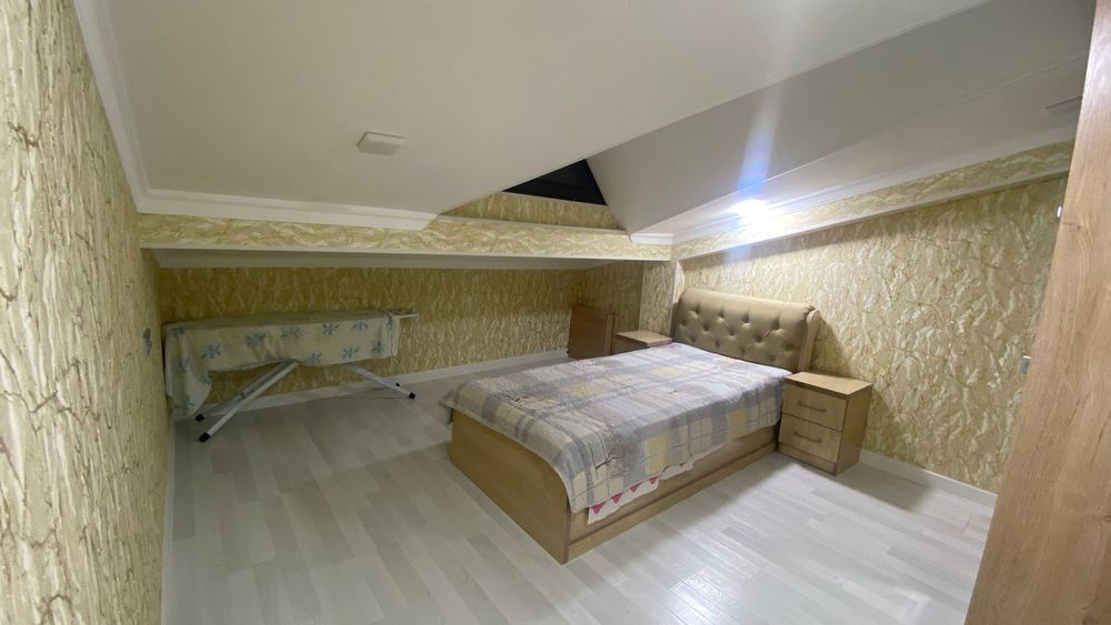 4-х комнатная квартира. Две комнаты на 1 этаже и две на мансарде AU