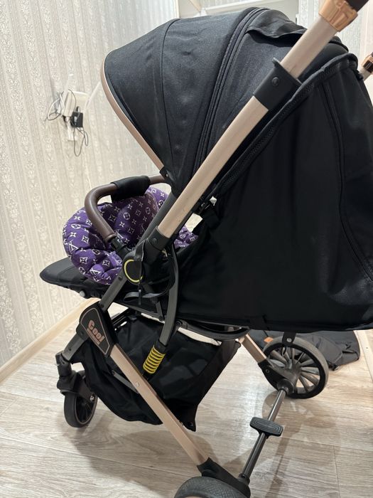 Коляска прогулочная в отличном состоянии