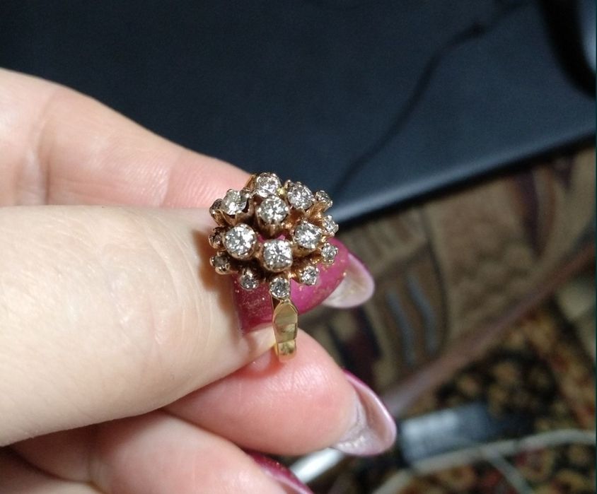 Продаю кольцо с бриллиантами