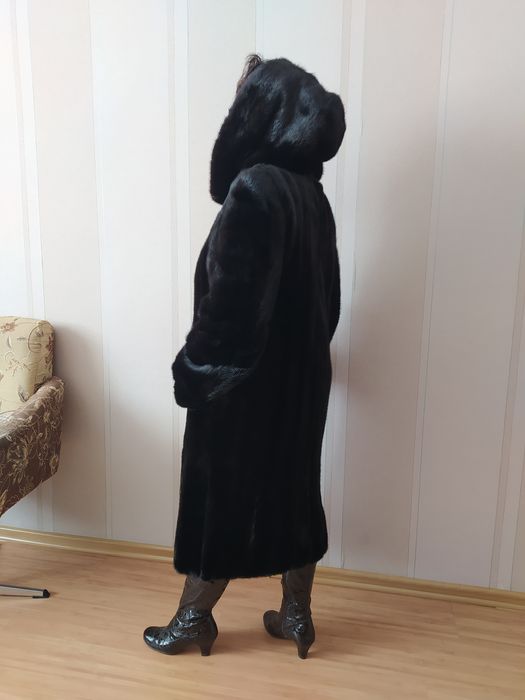 Продаётся норковая шуба