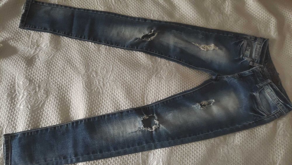 Джинсы STEERING рваные