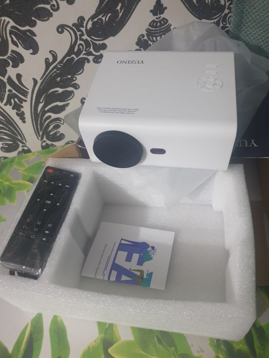 Мини проектор YUZINO