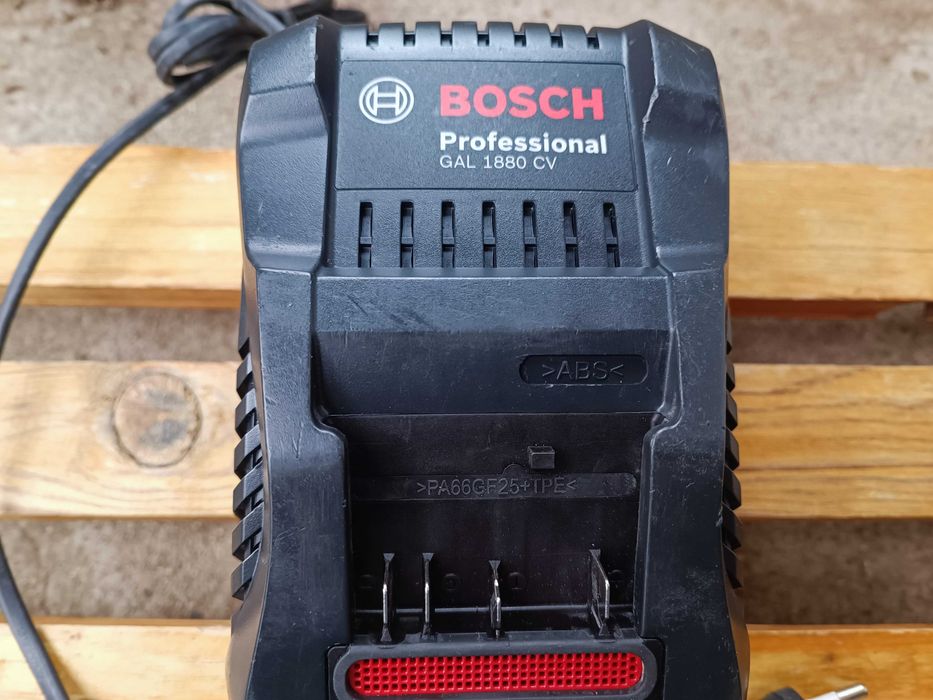 Bosch GAL 1880 CV зарядно 14.4 - 18V