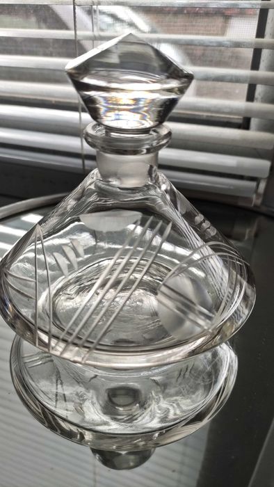 Малка кристална гарафка красива гравюра