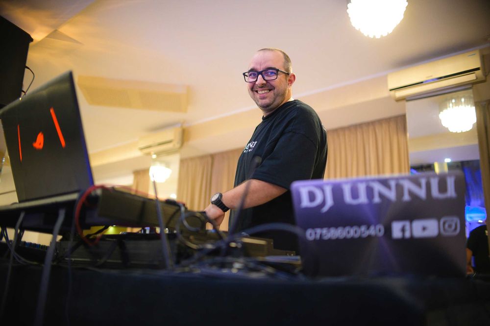 Dj UNNU - Sonorizare, efecte lumini, fum greu