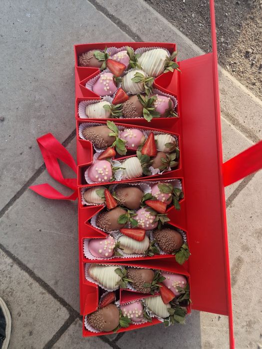 30штук клубника в шоколаде