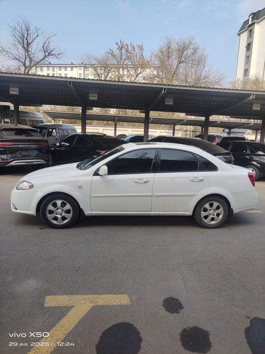 Gentra elegant plus сотилади