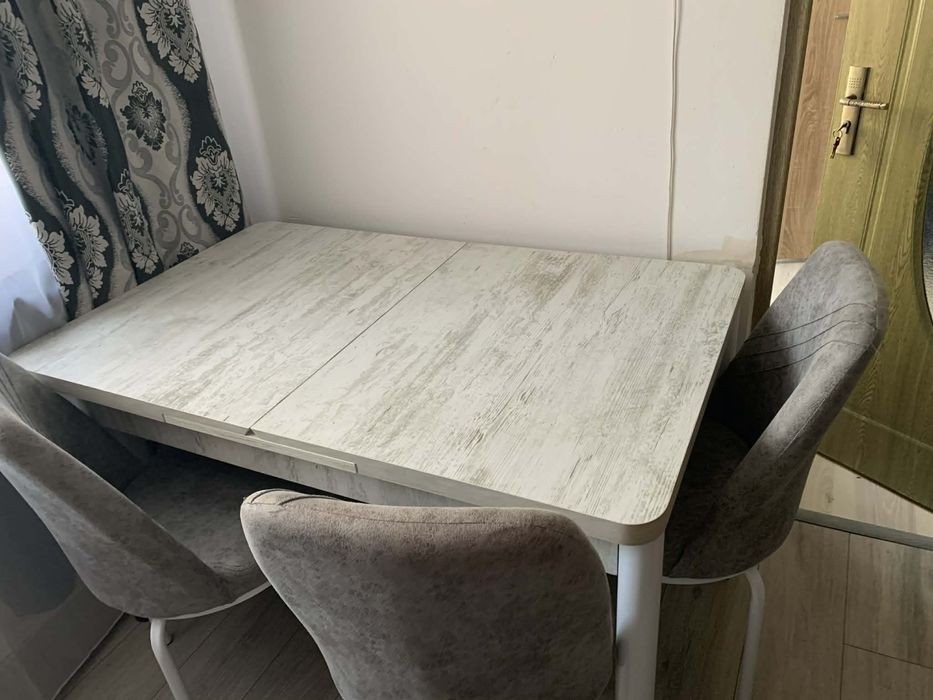 Vand masa cu 3 scaune