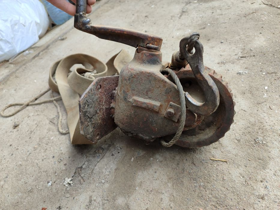 Подъемник тросовый ручной