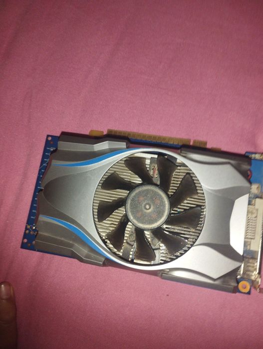 Vând placa video gtx 750 2 GB