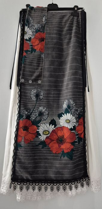 Costum popular (poale)