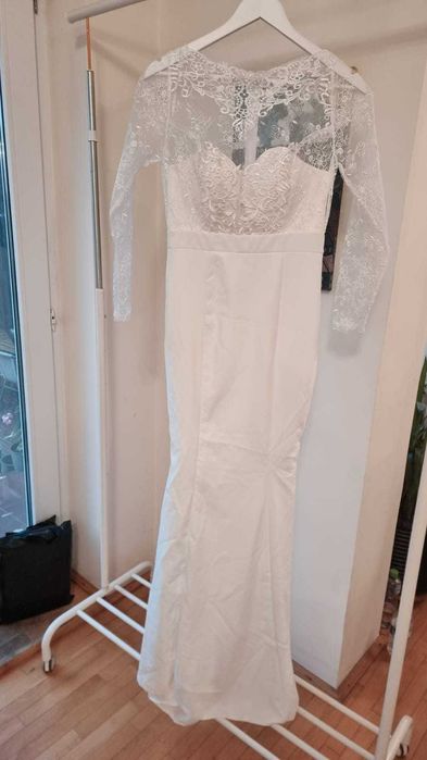 Rochie de mireasa cu manecute din dantela