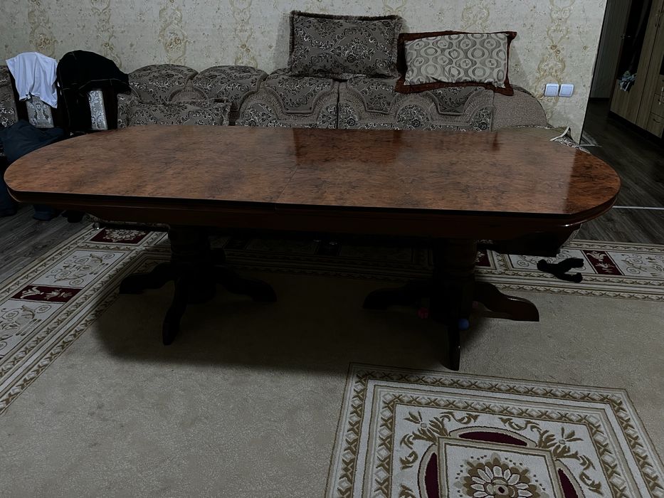 Продается стол и стулья
