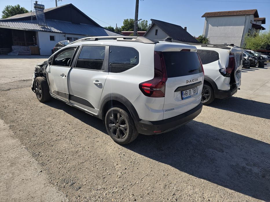 Dacia Jogger Extreme 2 bucati 7 locuri 2023 1.0 gpl 7 locuri 2024  1.6 hibrid avariat