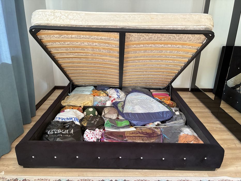 Спальный комплект (диван, сандык, шифонер)