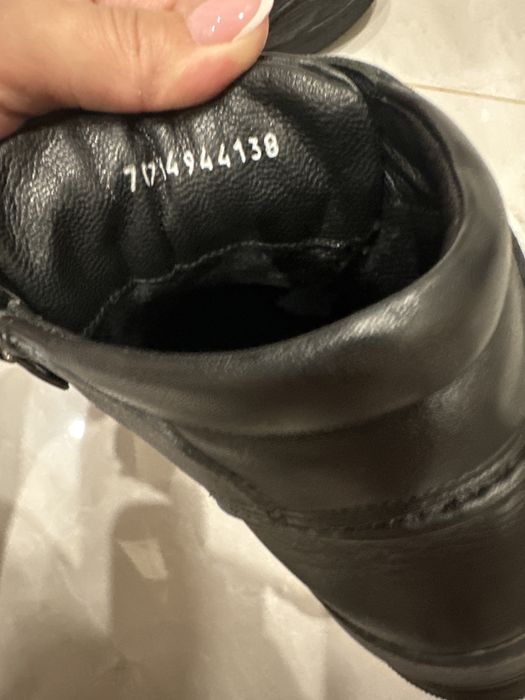 Продам детскую обувь