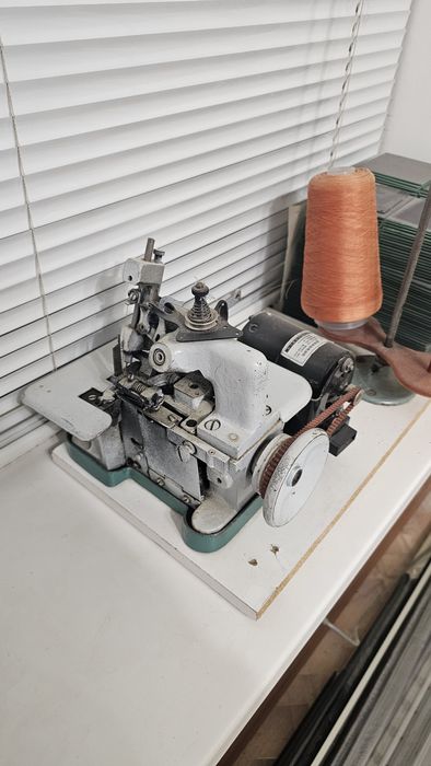 Продается двухниточный оверлог