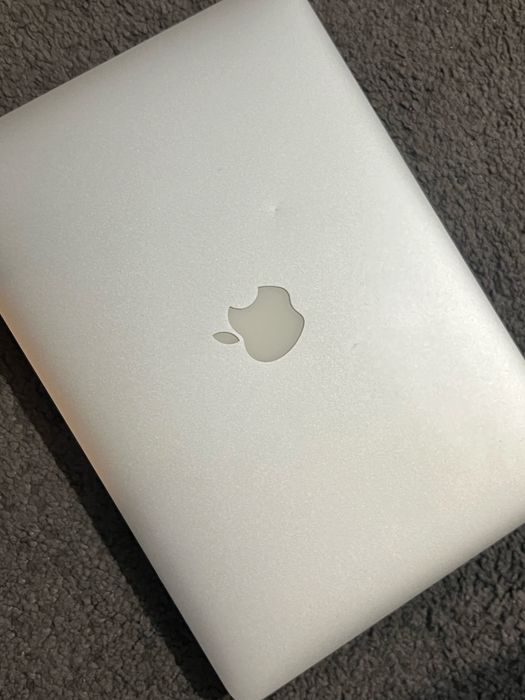 Macbook air i5 -13 inch din 2011