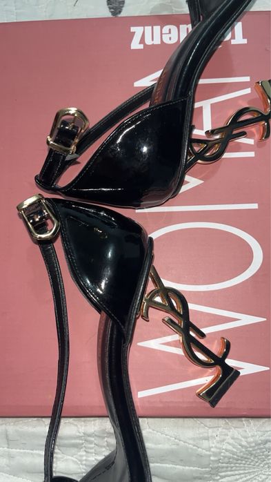 Токчета на Yves Saint Laurent