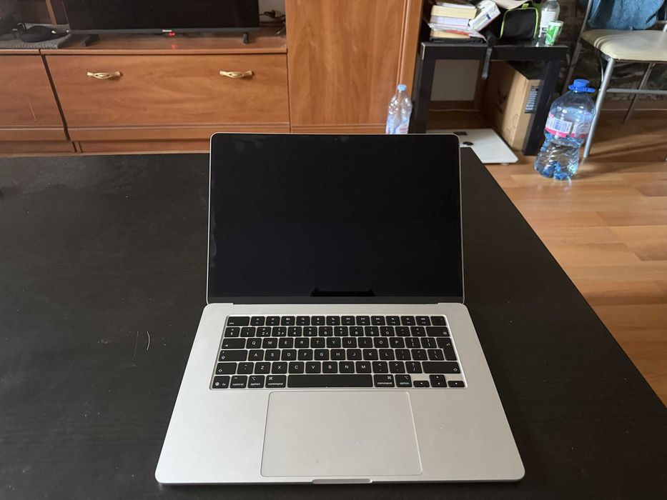 MacBook Air 15" M4 (2025) 16GB/256GB, батерия 99%