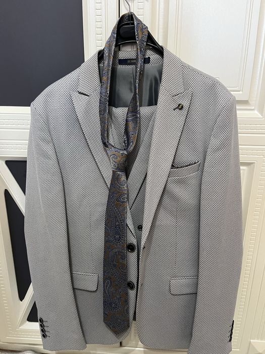 Продам кастюм тройка