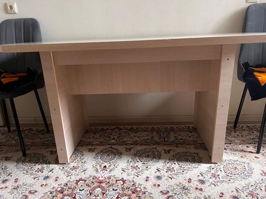 Стол, кухонный в отличном состояний