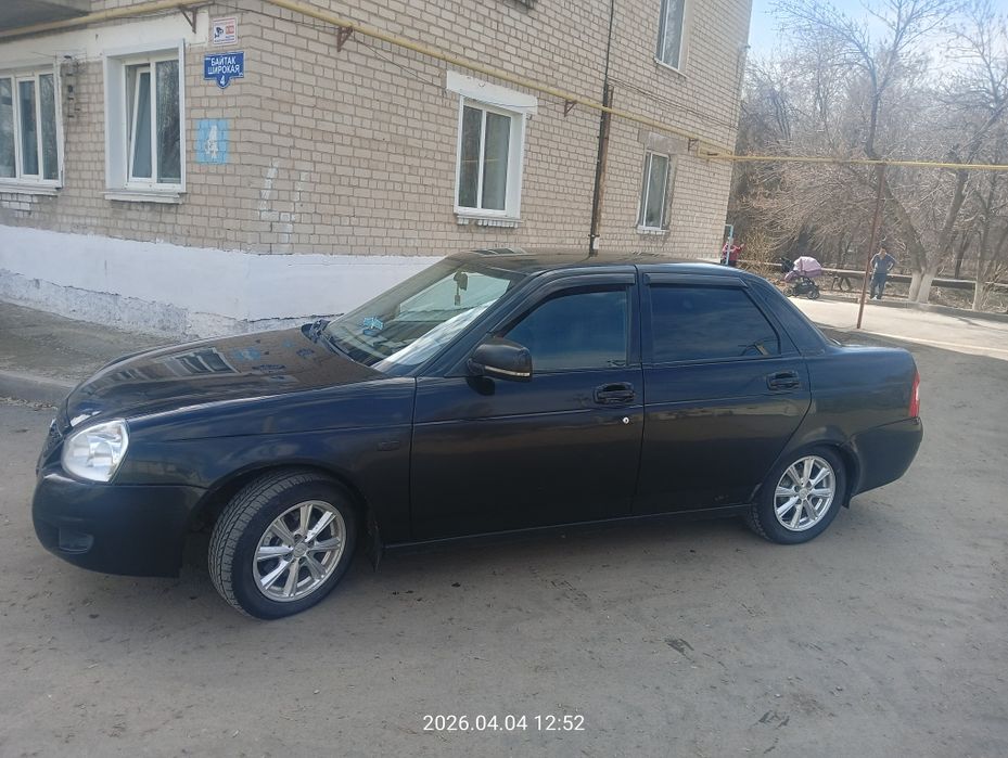 Продам приора седан