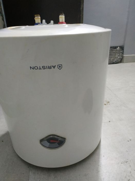 Продается водонагреватель Аристон 50л