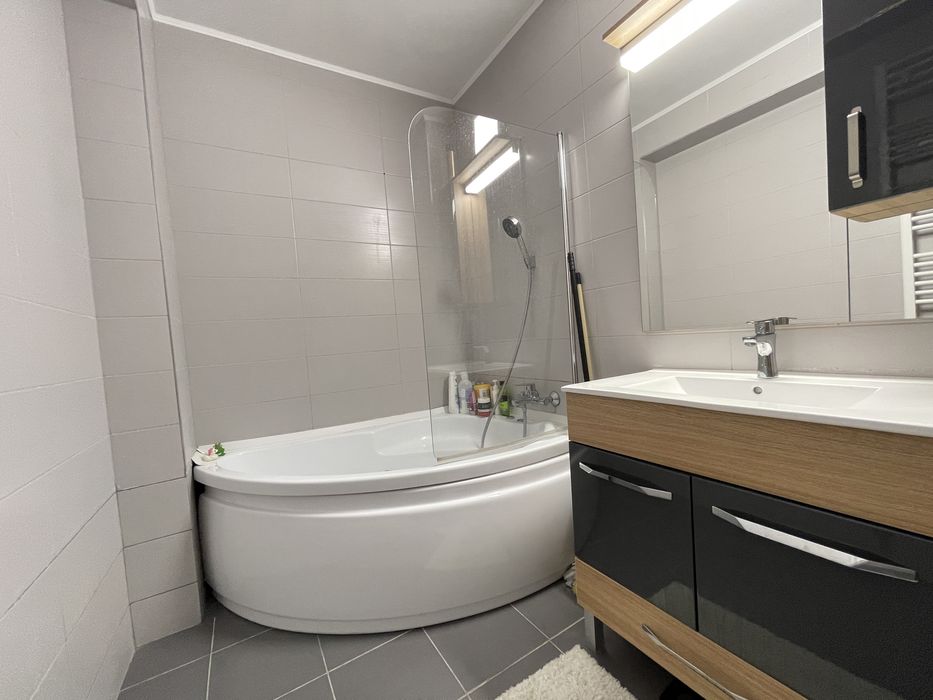 Apartament mobilat-utilat, parcare proprie, termen lung/scurt, pet fri