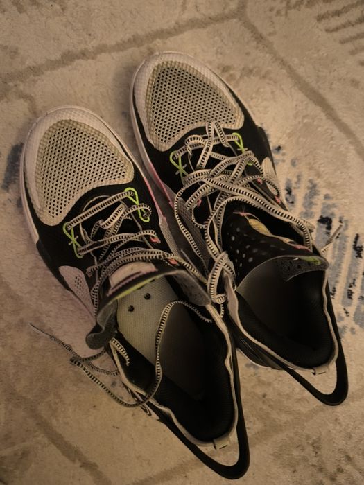 Кроссовки баскетбольные профессиональные