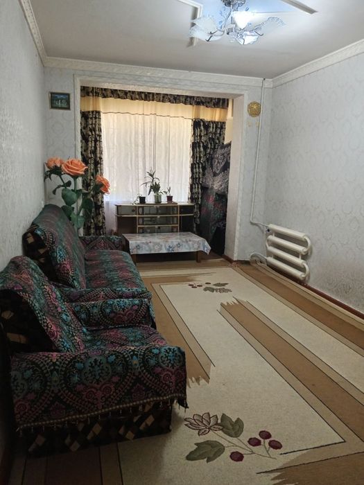 Zarafshon shahri 3 mkr 3-dom 6-kvartira uy holati yaxshi, 1-etajda