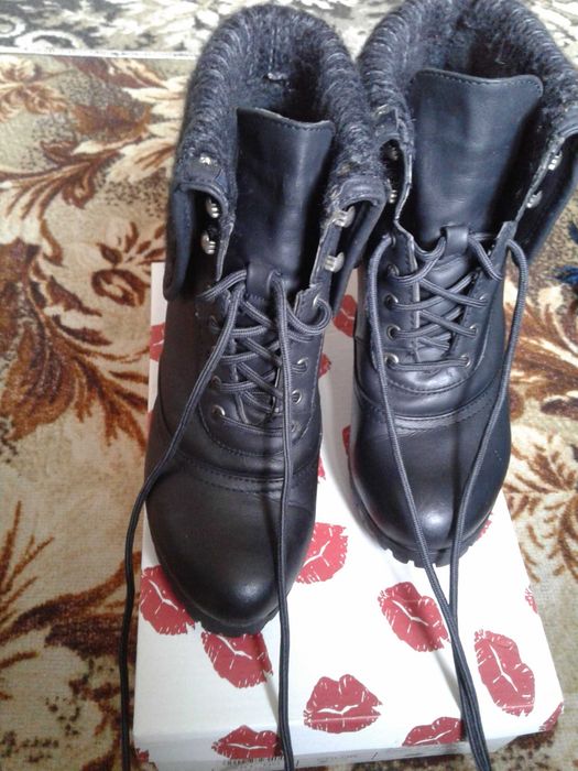 Продавам дамски боти