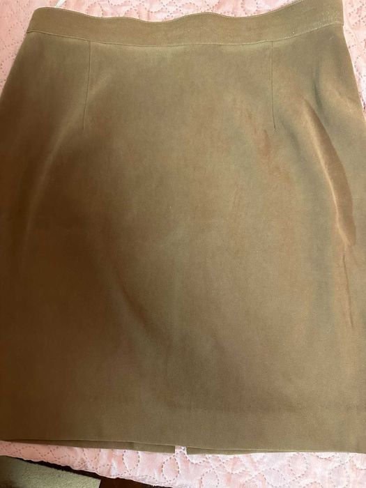 Дамски официален костюм