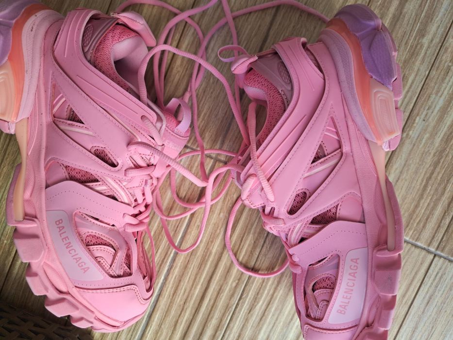 balenciaga track uri roz
