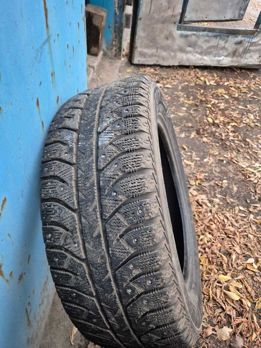 Комплект зимней резины Bridgestone.