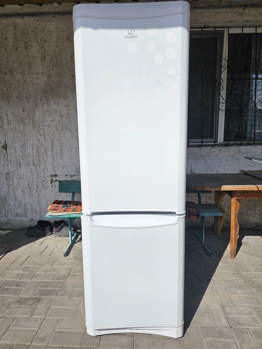 Холодильник Indesit