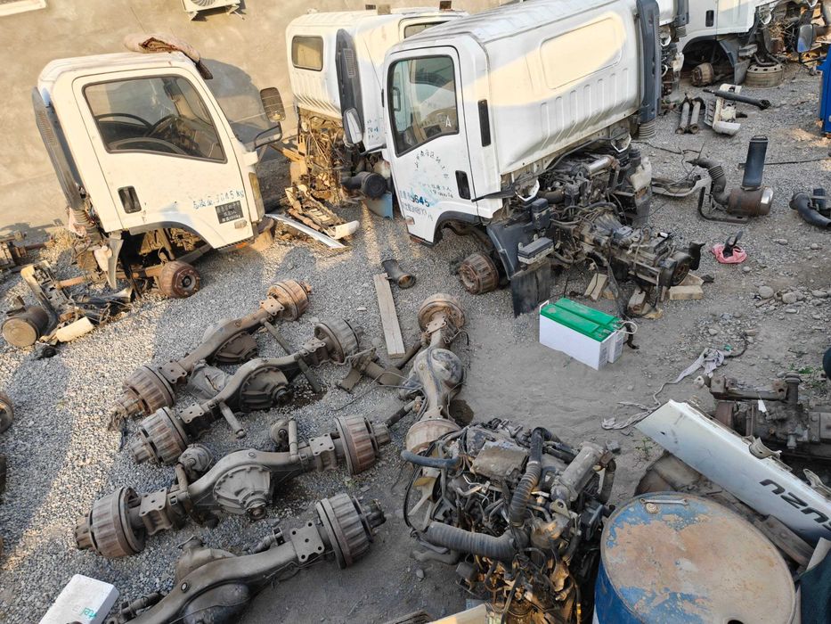 Isuzu kabina, motor,korobka,zapchast...