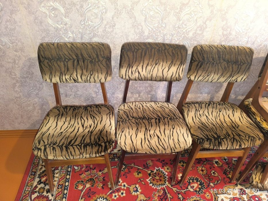 Продам стулья в отличном состоянии.
