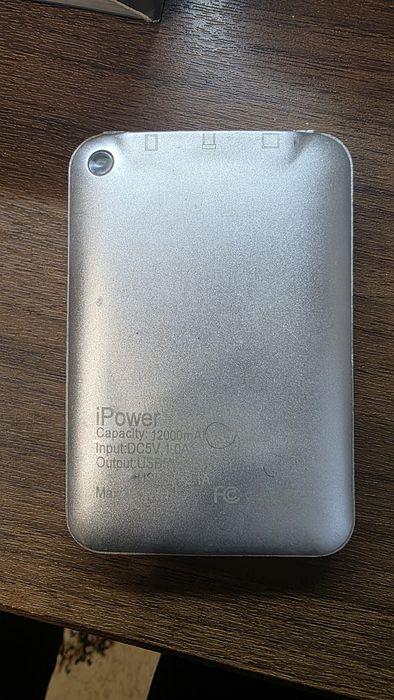 Повербанк от Apple