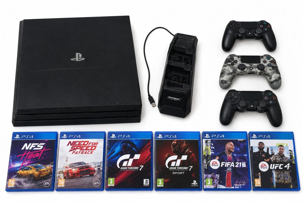 Продаю Ps 4 Pro 1 год