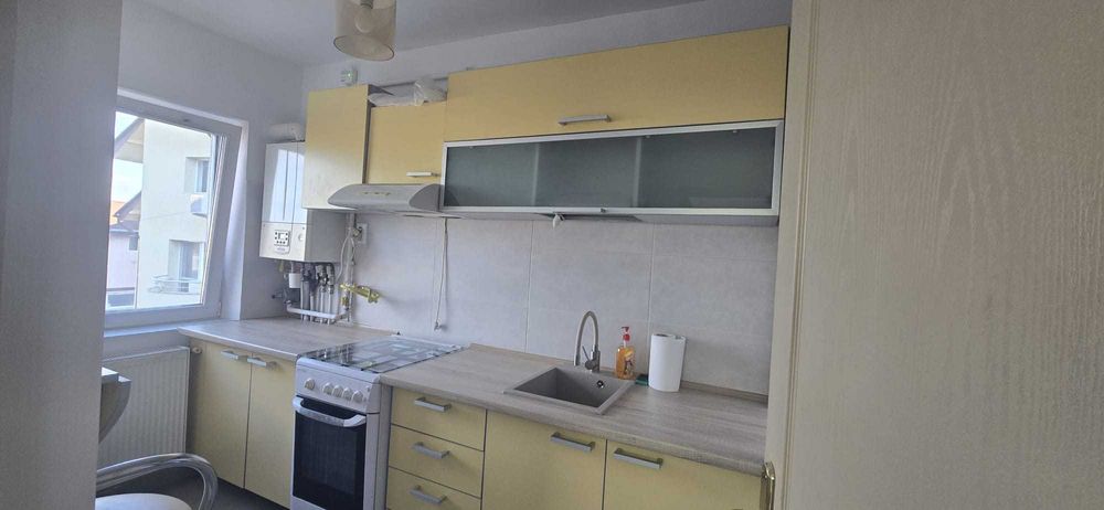 Dau în chirie apartament cu o cameră