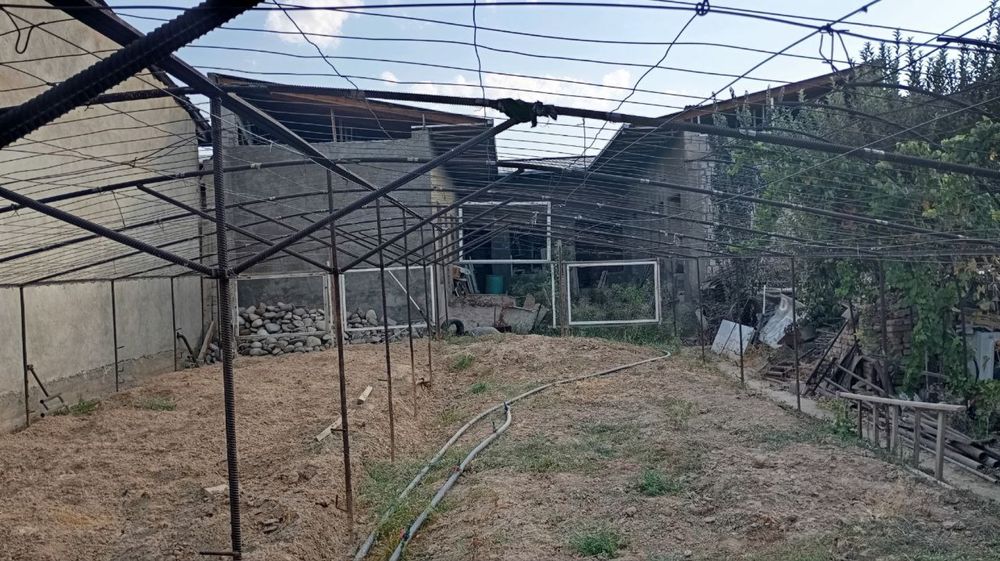 Уй сотилади 7.6 сотих