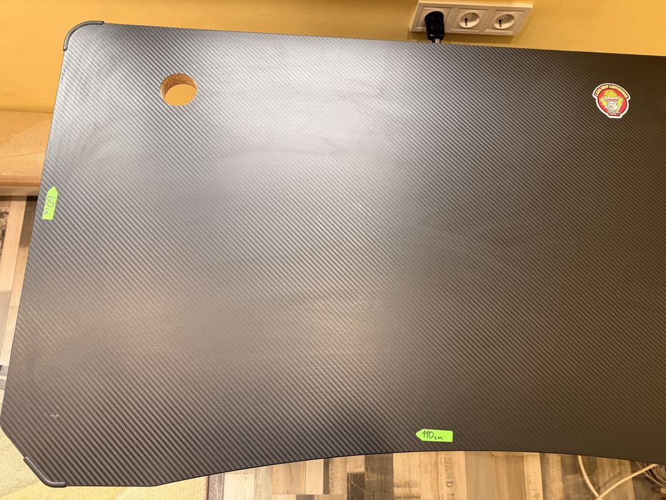 Геймърско бюро с RGB